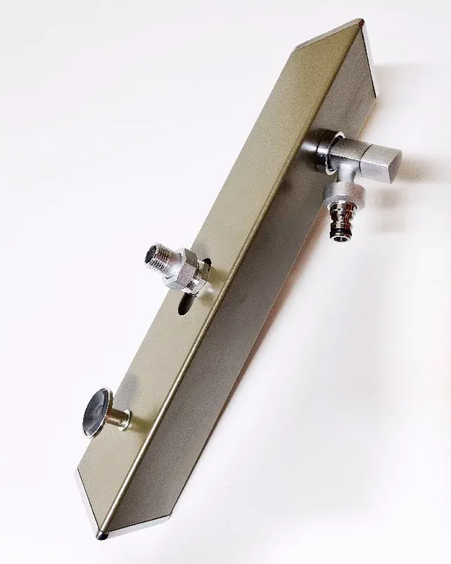 Nástenný záhradný stĺpik TRIA - mocca