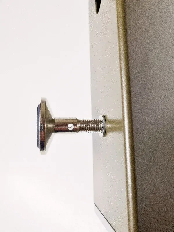 Nástenný záhradný stĺpik TRIA - mocca