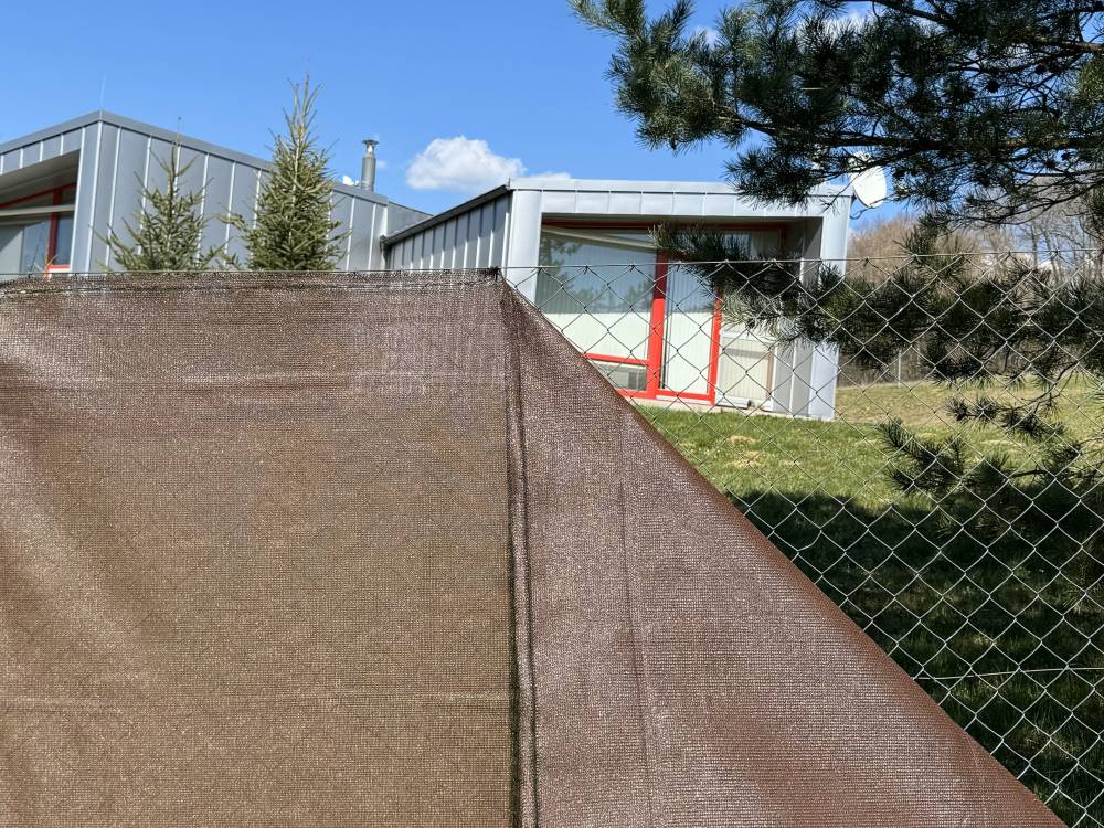 Tieniaca tkanina 150 g/m2, hnedá, výška 1,5m - metráž