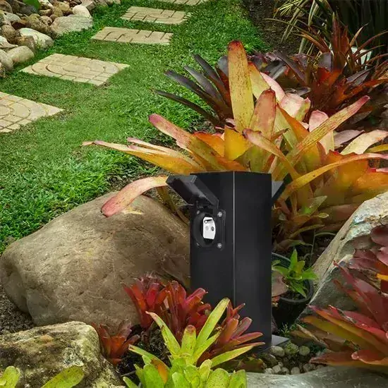 Záhradný stĺpik - 2 zásuvky, hranol, čierny