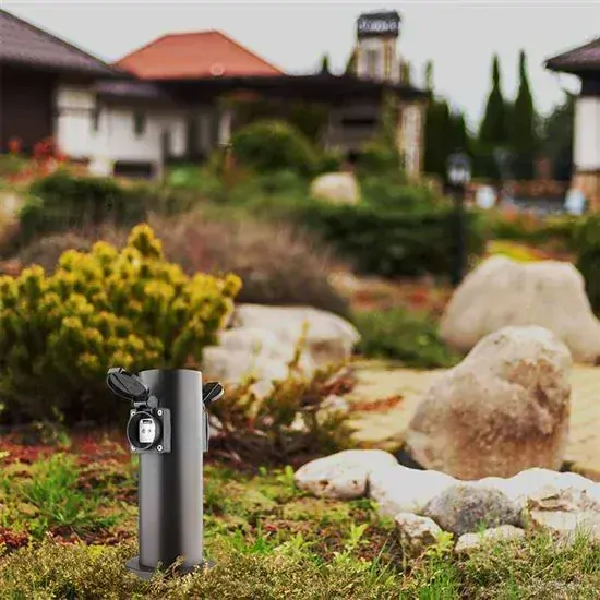 Záhradný stĺpik - 2 zásuvky, valec, čierny